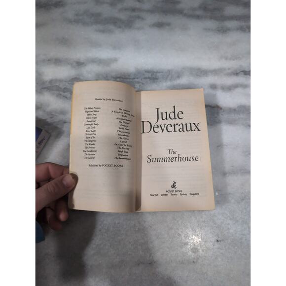 Jude Deveraux Paperback Novel Bundle: Change of Heart & The‎ Summerhouse - Picture 5 of 10